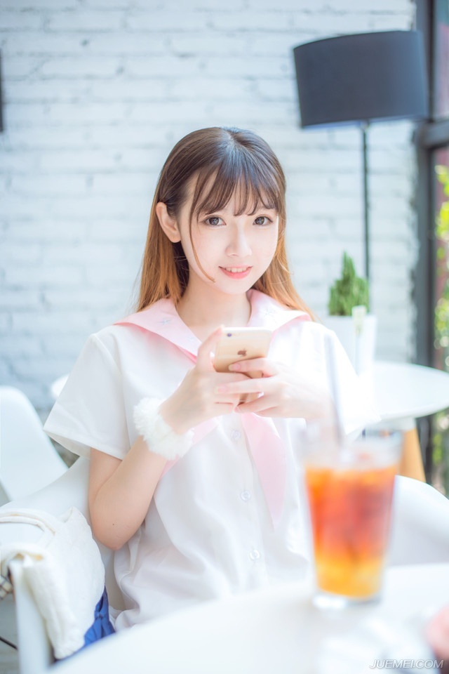 人，真是奇怪，没有外人来证明你，就往往看不出自己的价值。——三毛《撒哈拉的故事》